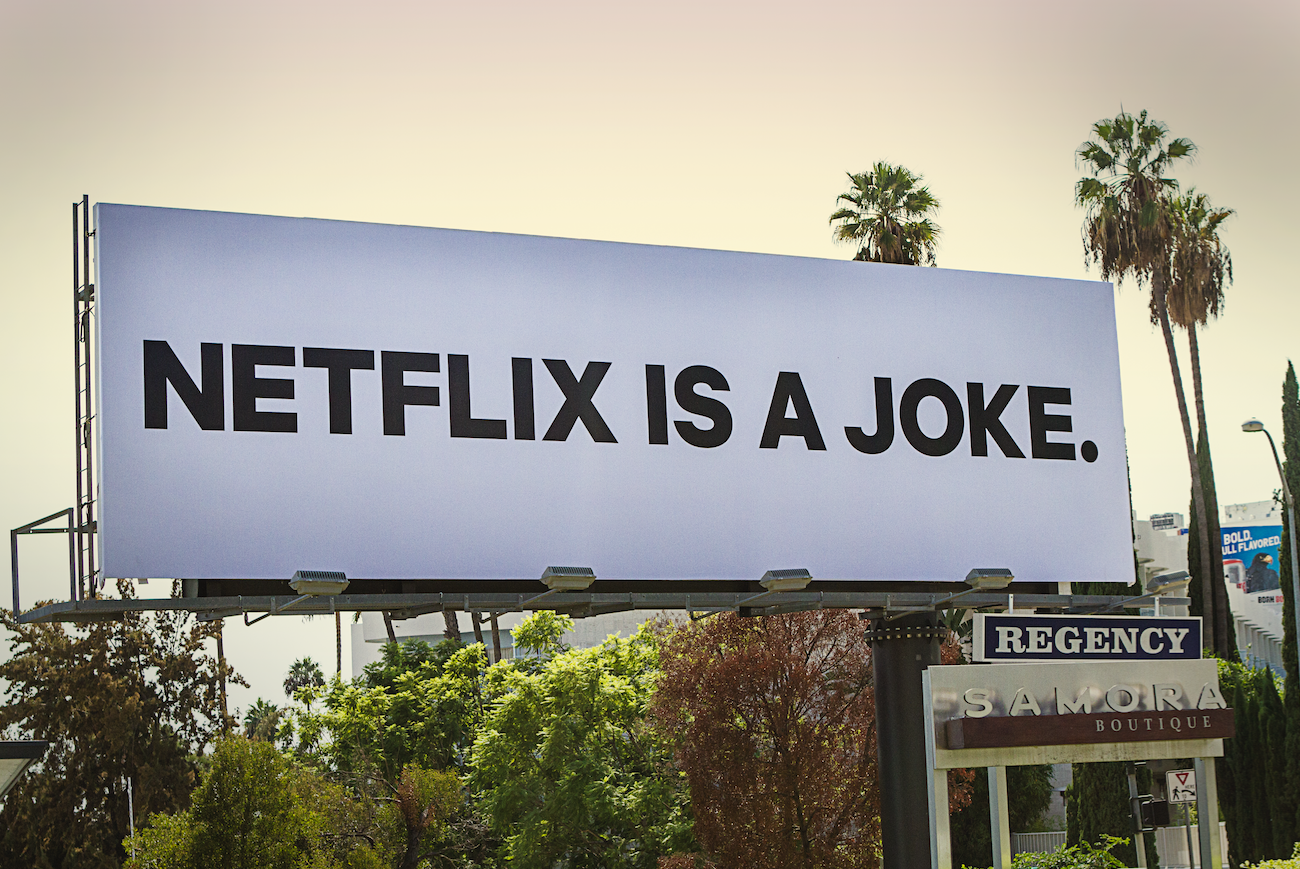 Quảng cáo trên biển quảng cáo của Netflix Những quảng cáo này của Netflix vừa bí ẩn vừa hấp dẫn, ngay lập tức tạo nên cuộc trò chuyện.
